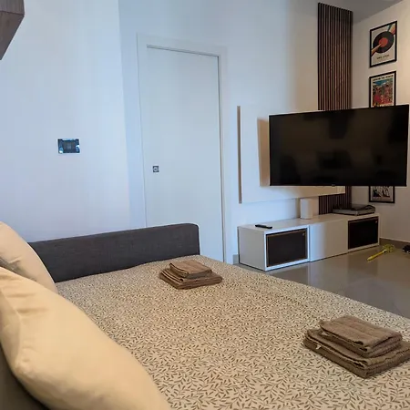 Apartman Bhome - *